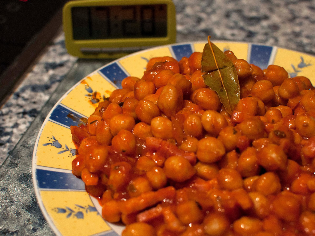 A dish of garbanzo frito